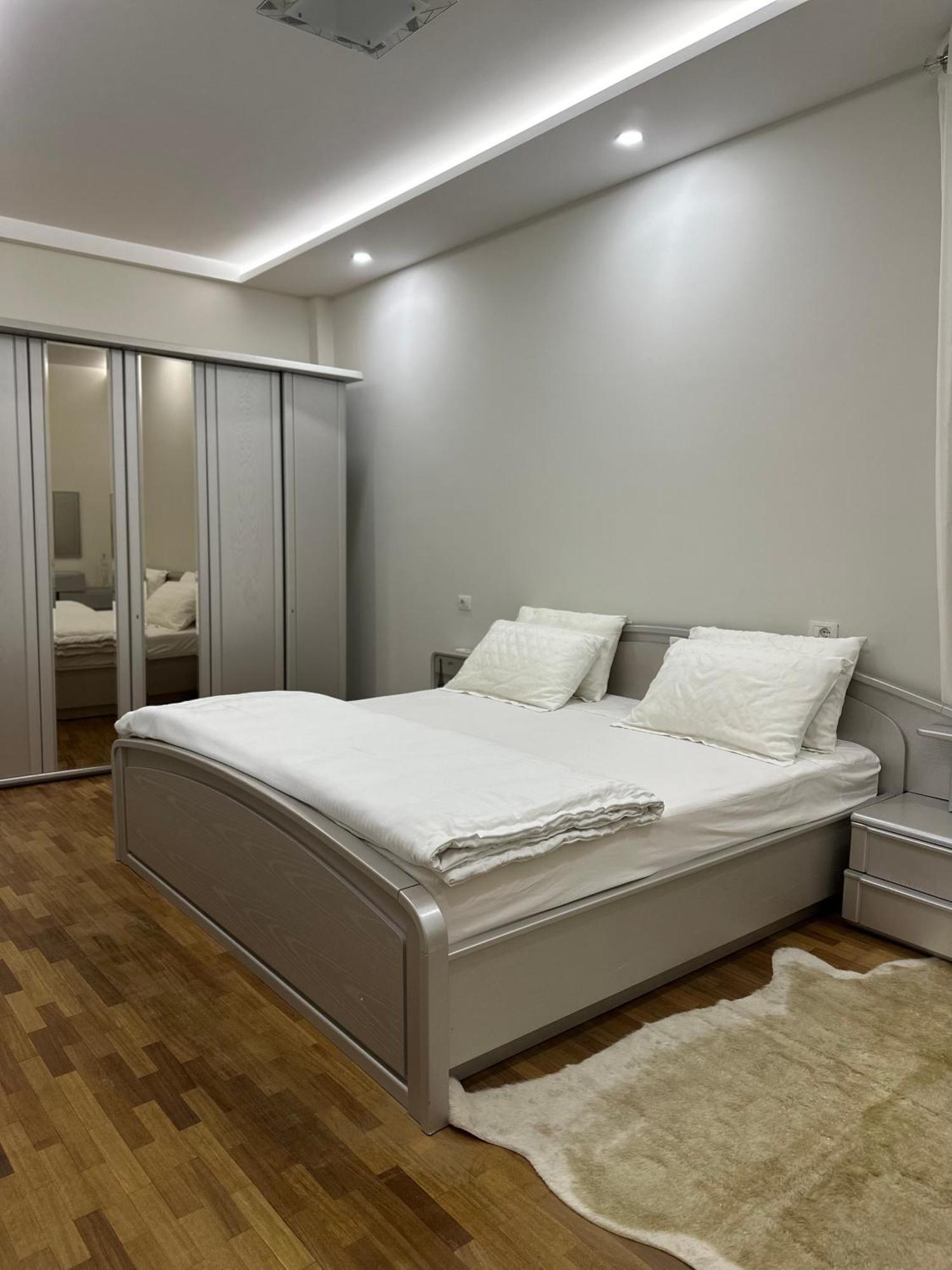 Dry Lake Apartment Tirana Esterno foto