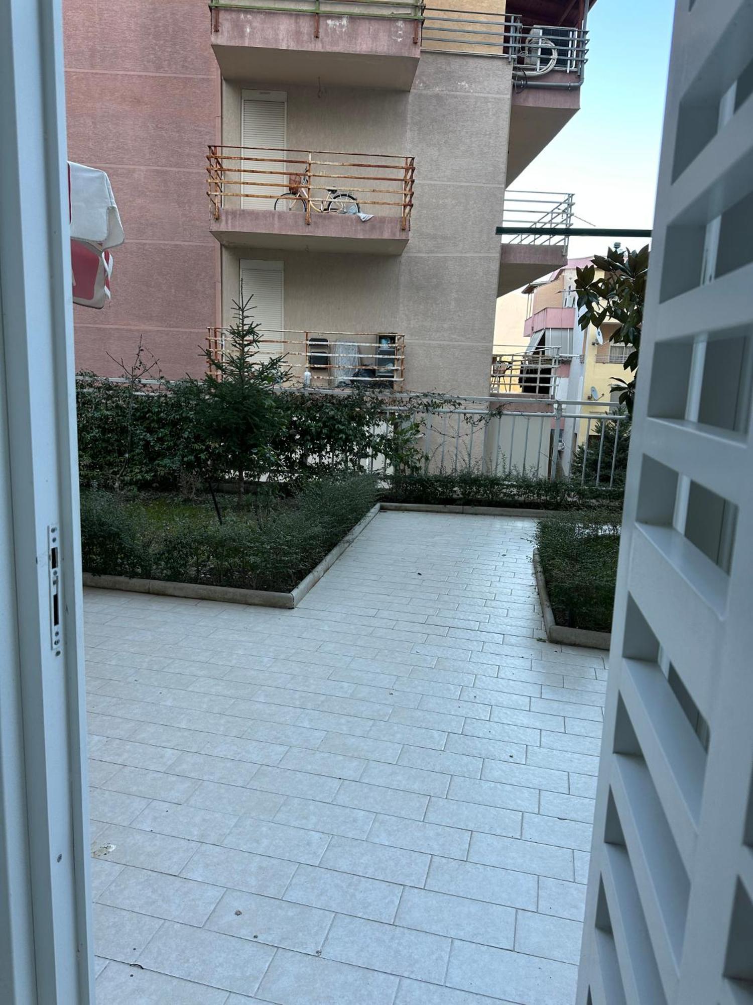 Dry Lake Apartment Tirana Esterno foto